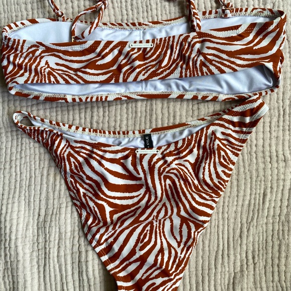 Kendall & Kylie Orange and White Bikini Set Size M - Picture 2 of 4